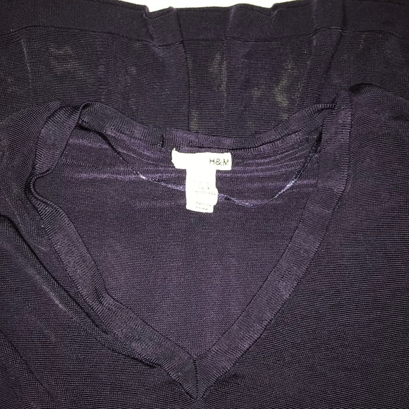 H&M women's navy blue sheer vneck top Sz Small - Picture 3 of 3